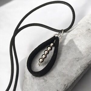 5 For $25💫Alternative Black Teardrop Pendant